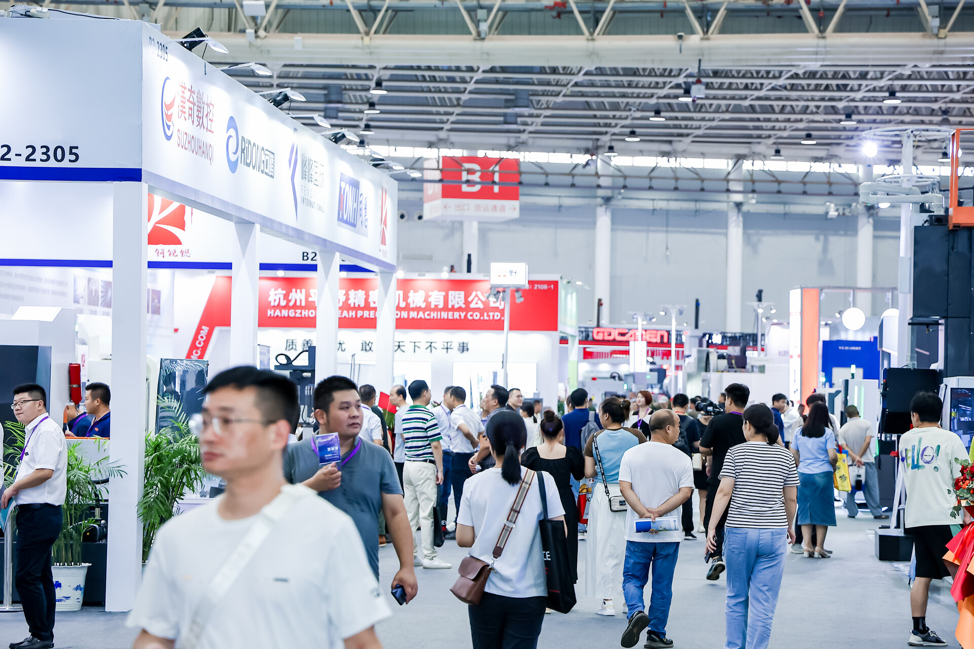 5G加持下的PLC蜕变：工业“神经中枢”如何驱动万亿级智能工厂？